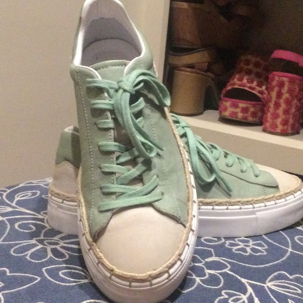Women’s Mint Green Casual Lace-Up Sneakers